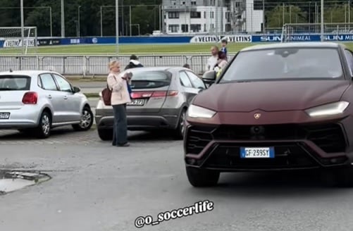 Džeko vozi jedan od najtraženijih automobila, cijena je brutalna