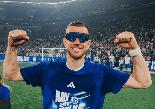 Sportski direktor Schalkea dao znakovitu izjavu o budućnosti Edina Džeke