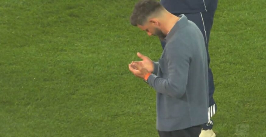 Cijeli stadion slavi povratak u Bundesligu, a pogledajte šta je za to vrijeme uradio Miron Muslić