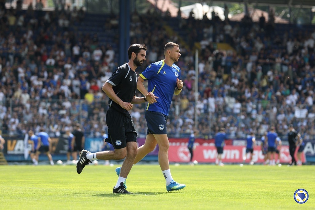 Kapiten raspalio emocije! Edin Džeko se oglasio pred let za SAD i poslao poruku koja je zapalila BiH!