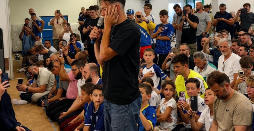 Amar Dedić iznenadio Bosance u džamiji, pogledajte kako uči ezan