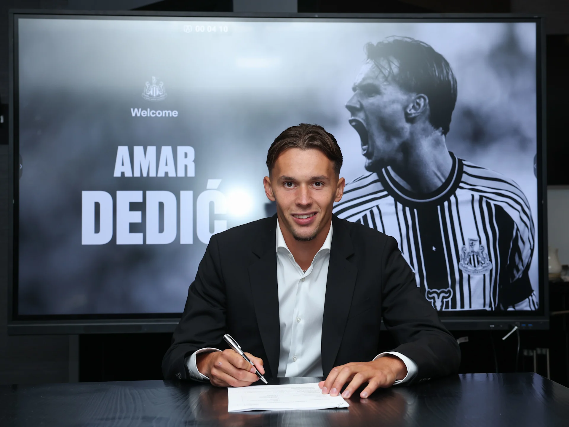 Amar Dedić na rođendan potpisao za Newcastle, pogledajte šta je poručio
