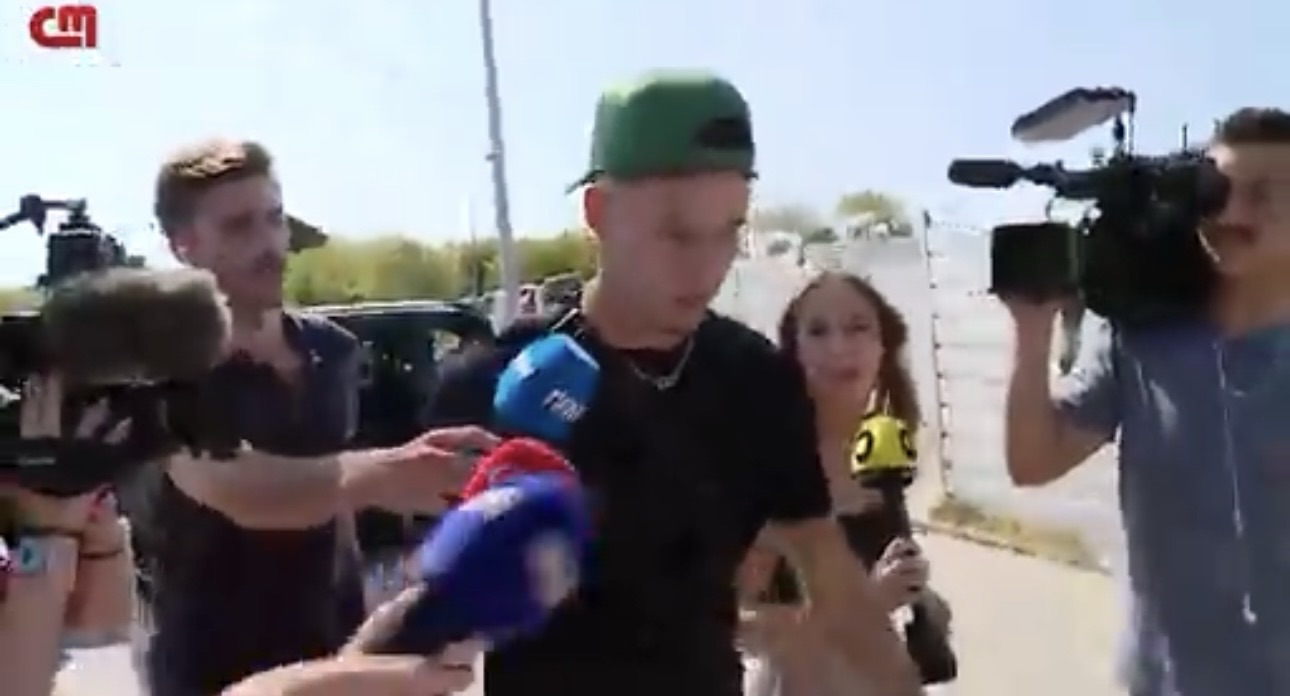 Dedić nije odgovarao na pitanja prije ulaska u avion, ali je zbog ovoga prekinuo šutnju