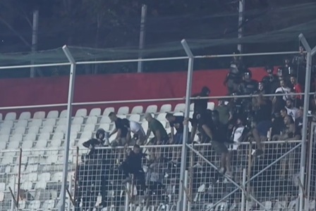 Neredi u mostarskom derbiju: Policija ušla među navijače Veleža