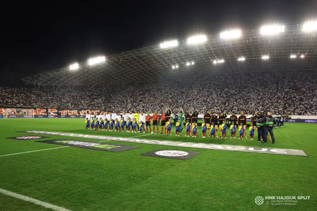 Hajduk žestoko kažnjen zbog incidenata protiv Ajaxa, UEFA zatvara Poljud